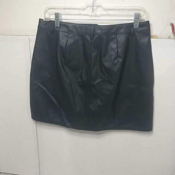 NWT Wild Fable Faux Leather Skirt Black Size 10Mini Short Silver Exposed Zipper. - Picture 2 of 9